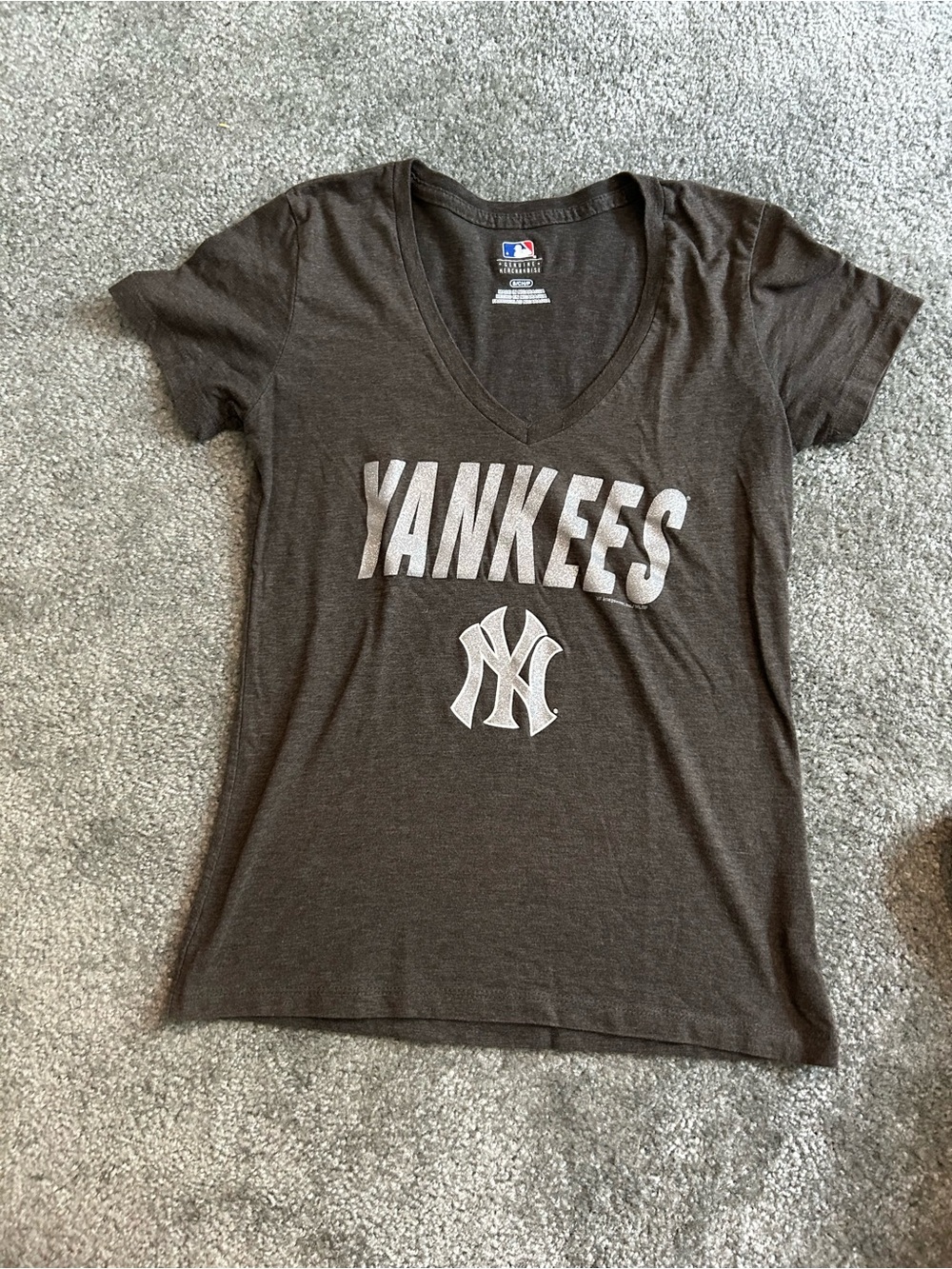 Genuine Merchandise Yankees V-Neck Tee in Gray with Sparkle Logo